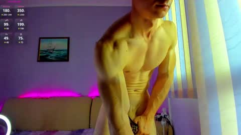 Snapshot of _shestifold chatting on February 28, 11:47 am Nik online show from February 28, 11:47 am