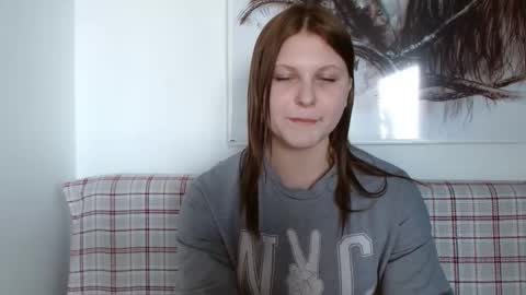 _sinjenna_ online show from February 19, 4:41 am