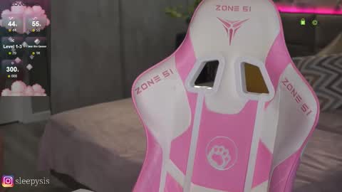 Snapshot of _sleepysis_ chatting on September 12, 1:33 pm Ann online show from September 12, 1:33 pm