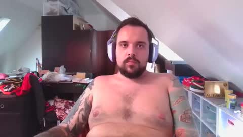 _smiley_bear27 online show from November 8, 5:40 am