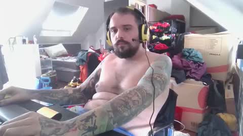 _smiley_bear27 online show from January 14, 5:02 am