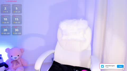 Snapshot of _sofiaa__ chatting on March 6, 11:42 pm online show from March 6, 11:42 pm