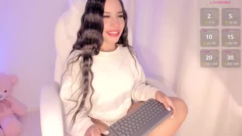 Snapshot of _sofiaa__ chatting on September 25, 12:47 am online show from September 25, 12:47 am