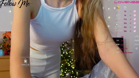 Snapshot of _sweetcams_ chatting on December 7, 5:37 am Dasha  online show from December 7, 5:37 am