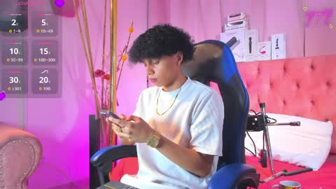 Taylor online show from April 6, 9:49 pm