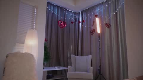 Snapshot of _teasecake_ chatting on February 20, 6:26 am Annie online show from February 20, 6:26 am