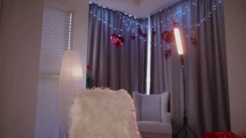 Snapshot of _teasecake_ chatting on March 2, 7:15 am Annie online show from March 2, 7:15 am