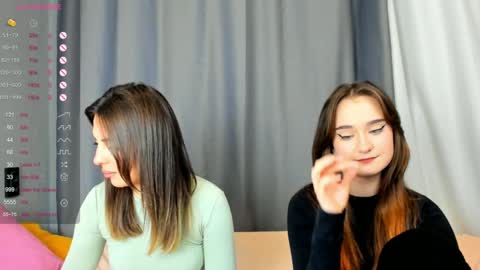 Snapshot of _teona_ann_for_you_ chatting on December 22, 5:56 am Teona and Annred hair online show from December 22, 5:56 am