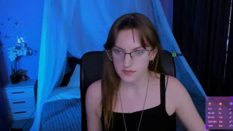 Snapshot of _tessa_moon chatting on April 10, 7:40 pm _tessa_moon online show from April 10, 7:40 pm
