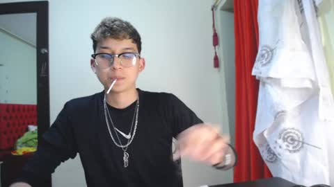 Snapshot of _thomas_hot_ chatting on December 18, 7:41 pm Thomas online show from December 18, 7:41 pm