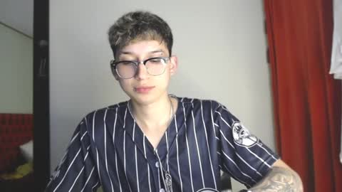 Snapshot of _thomas_hot_ chatting on December 19, 7:07 pm Thomas online show from December 19, 7:07 pm