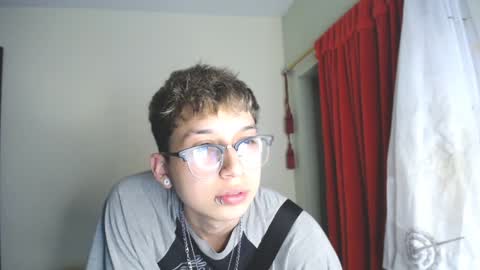 Snapshot of _thomas_hot_ chatting on December 20, 11:05 pm Thomas online show from December 20, 11:05 pm