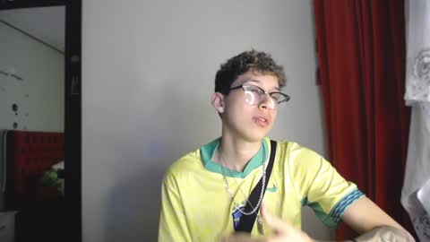 Snapshot of _thomas_hot_ chatting on December 22, 6:04 pm Thomas online show from December 22, 6:04 pm