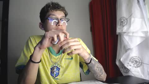 Snapshot of _thomas_hot_ chatting on December 22, 9:09 pm Thomas online show from December 22, 9:09 pm