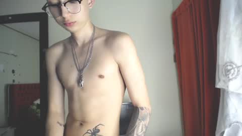 Snapshot of _thomas_hot_ chatting on December 23, 12:14 am Thomas online show from December 23, 12:14 am