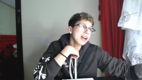 Snapshot of _thomas_hot_ chatting on December 24, 2:32 am Thomas online show from December 24, 2:32 am
