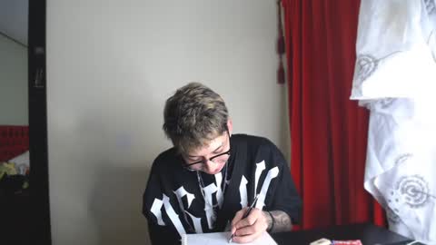 Snapshot of _thomas_hot_ chatting on December 27, 7:57 pm Thomas online show from December 27, 7:57 pm