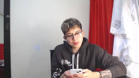Snapshot of _thomas_hot_ chatting on December 29, 10:03 pm Thomas online show from December 29, 10:03 pm