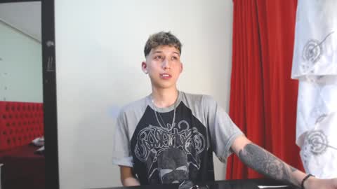 Snapshot of _thomas_hot_ chatting on December 31, 2:51 am Thomas online show from December 31, 2:51 am