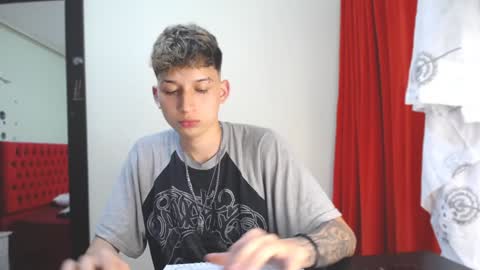 Snapshot of _thomas_hot_ chatting on December 31, 5:55 am Thomas online show from December 31, 5:55 am
