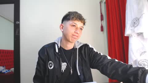 Snapshot of _thomas_hot_ chatting on January 1, 5:33 am Thomas online show from January 1, 5:33 am