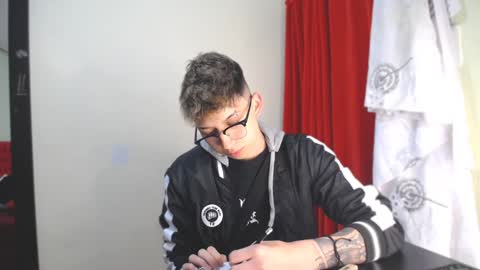 Snapshot of _thomas_hot_ chatting on January 3, 5:42 pm Thomas online show from January 3, 5:42 pm