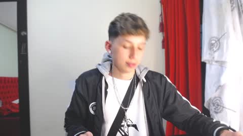 Snapshot of _thomas_hot_ chatting on January 8, 2:46 am Thomas online show from January 8, 2:46 am