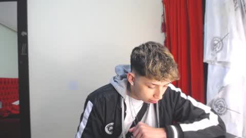 Snapshot of _thomas_hot_ chatting on January 8, 5:48 am Thomas online show from January 8, 5:48 am