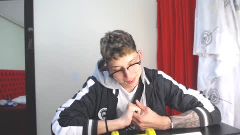 Snapshot of _thomas_hot_ chatting on January 8, 7:03 pm Thomas online show from January 8, 7:03 pm