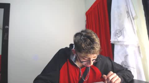 Snapshot of _thomas_hot_ chatting on January 10, 11:18 pm Thomas online show from January 10, 11:18 pm