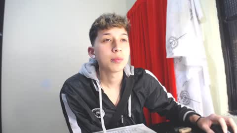 Snapshot of _thomas_hot_ chatting on January 12, 1:21 am Thomas online show from January 12, 1:21 am
