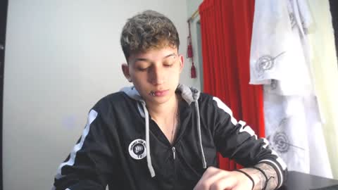 Snapshot of _thomas_hot_ chatting on January 12, 4:31 am Thomas online show from January 12, 4:31 am