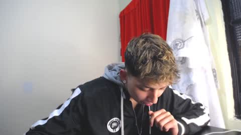 Snapshot of _thomas_hot_ chatting on January 12, 9:51 pm Thomas online show from January 12, 9:51 pm