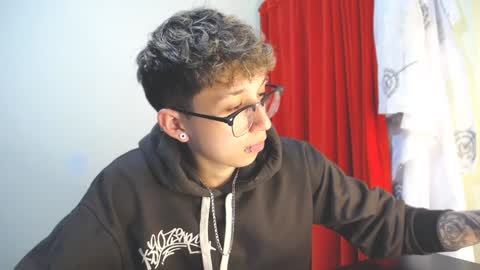 Snapshot of _thomas_hot_ chatting on January 22, 6:10 pm Thomas online show from January 22, 6:10 pm