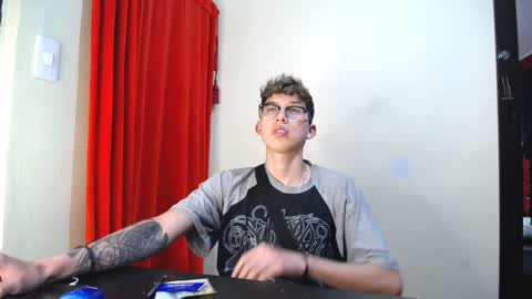 Snapshot of _thomas_hot_ chatting on January 28, 8:15 pm Thomas online show from January 28, 8:15 pm