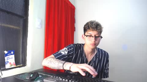 Snapshot of _thomas_hot_ chatting on February 4, 9:41 pm Thomas online show from February 4, 9:41 pm