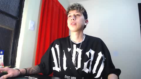 Snapshot of _thomas_hot_ chatting on February 7, 7:17 pm Thomas online show from February 7, 7:17 pm