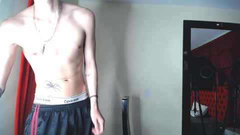 Snapshot of _thomas_hot_ chatting on February 8, 9:25 pm Thomas online show from February 8, 9:25 pm