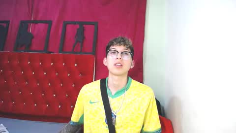 Snapshot of _thomas_hot_ chatting on February 12, 8:50 pm Thomas online show from February 12, 8:50 pm