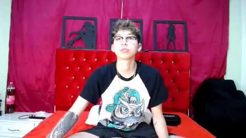 Snapshot of _thomas_hot_ chatting on February 13, 8:03 pm Thomas online show from February 13, 8:03 pm