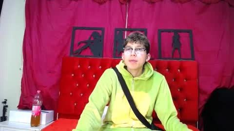 Snapshot of _thomas_hot_ chatting on February 15, 2:15 am Thomas online show from February 15, 2:15 am