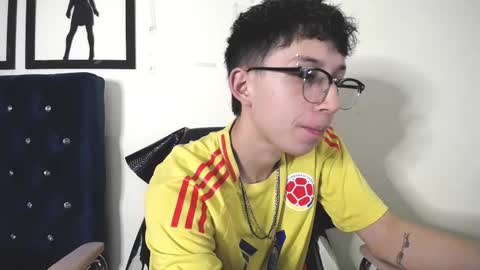 Snapshot of _thomas_hot_ chatting on September 10, 2:33 am Thomas online show from September 10, 2:33 am