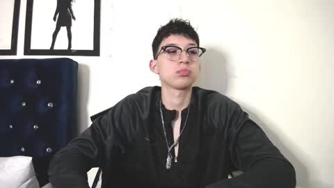 Snapshot of _thomas_hot_ chatting on September 12, 12:11 am Thomas online show from September 12, 12:11 am