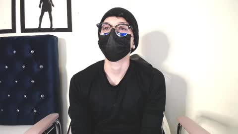 Snapshot of _thomas_hot_ chatting on October 2, 5:03 am Thomas online show from October 2, 5:03 am