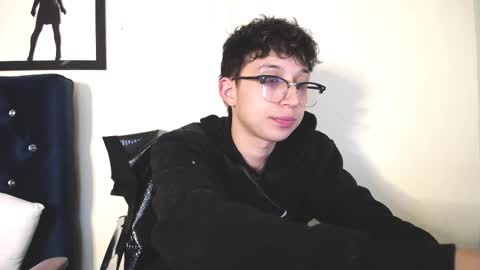 Snapshot of _thomas_hot_ chatting on October 24, 1:35 am Thomas online show from October 24, 1:35 am