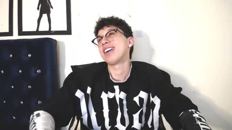 Snapshot of _thomas_hot_ chatting on October 31, 4:24 am Thomas online show from October 31, 4:24 am