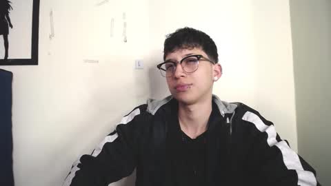 Snapshot of _thomas_hot_ chatting on November 19, 12:05 pm Thomas online show from November 19, 12:05 pm