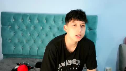 Snapshot of _thomas_hot_ chatting on January 8, 4:37 am Thomas online show from January 8, 4:37 am