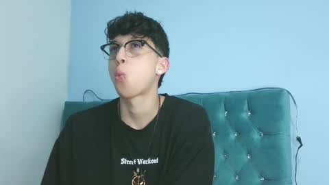 Thomas online show from April 16, 2:34 am