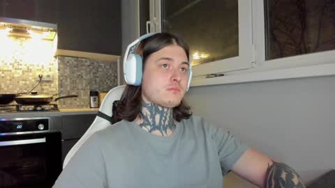 _torfin_ online show from December 8, 9:19 pm